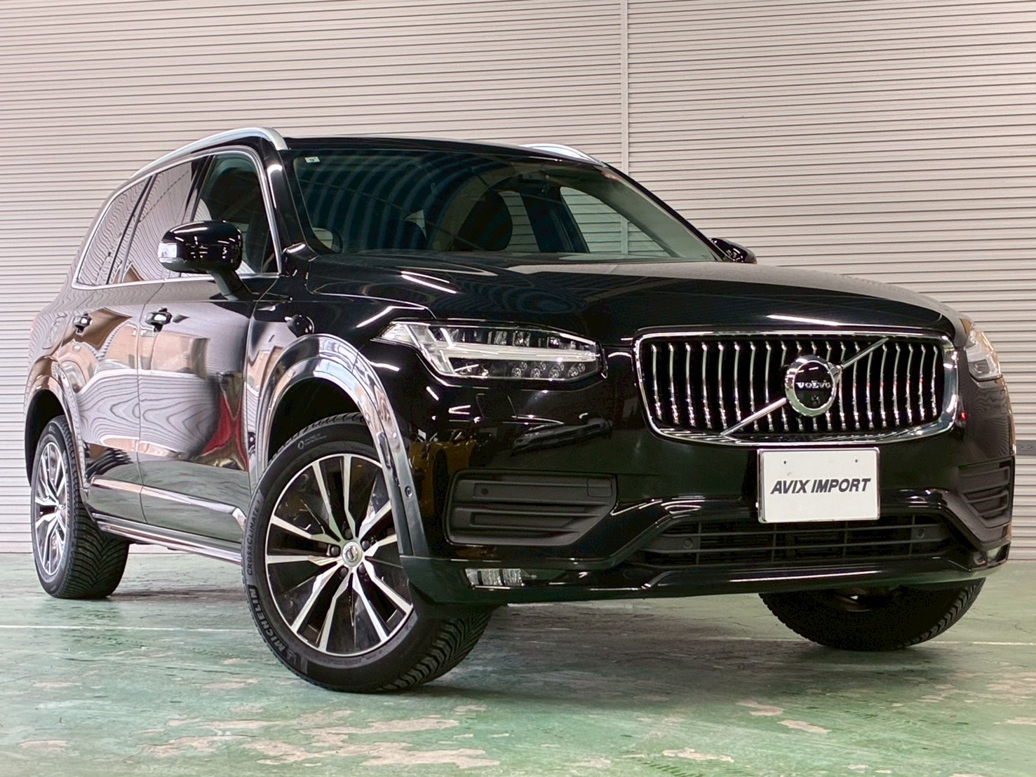 ボルボ XC90 B5 AWD ﾓﾒﾝﾀﾑ